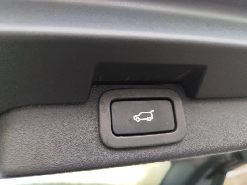 Land Rover Discovery 2.0D* 4X4* LED* NAVI* КОЖА* EURO6B* , снимка 14 - Автомобили и джипове - 53019547