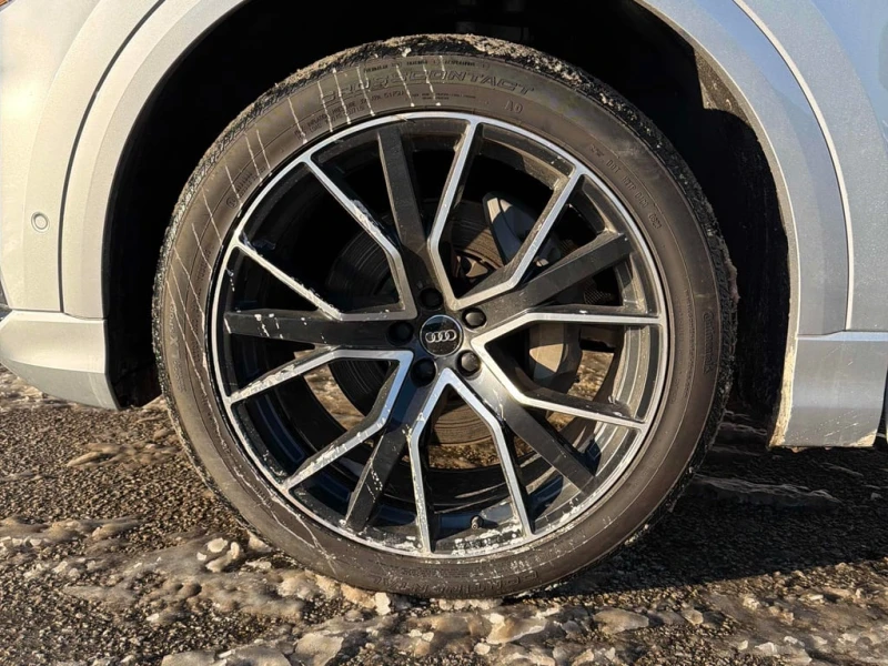 Audi Q8  Progressiv * CARFAX * 360 КАМЕРИ* ОБДУХВАНЕ, снимка 6 - Автомобили и джипове - 53303927
