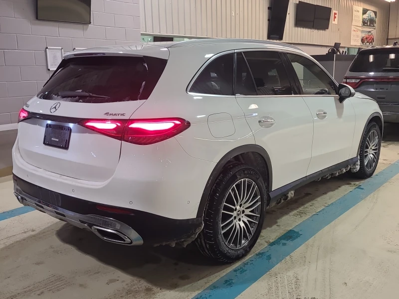 Mercedes-Benz GLC 300| DISTRONIC| PANO| 360| CARFAX, снимка 3 - Автомобили и джипове - 53525024