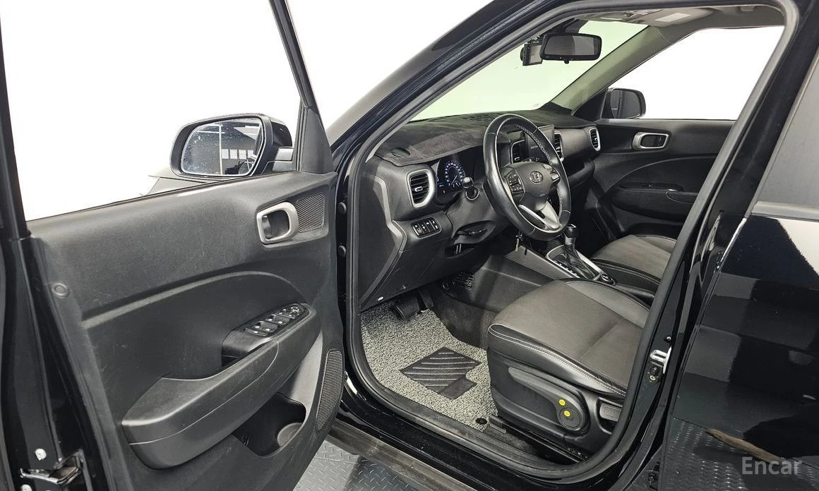 Hyundai Venue, снимка 11 - Автомобили и джипове - 53726419