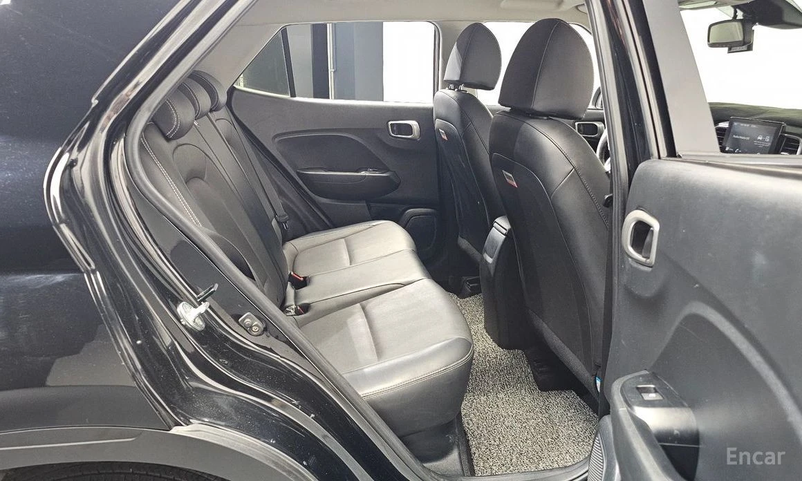 Hyundai Venue, снимка 12 - Автомобили и джипове - 53726419