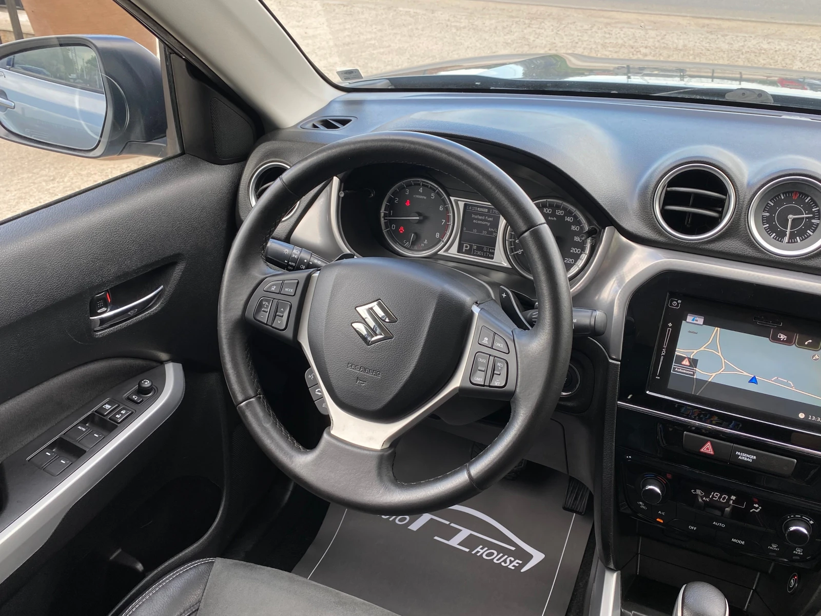 Suzuki Vitara 1.6* LPG* AllGrip* Automat* Full* , снимка 13 - Автомобили и джипове - 54525643