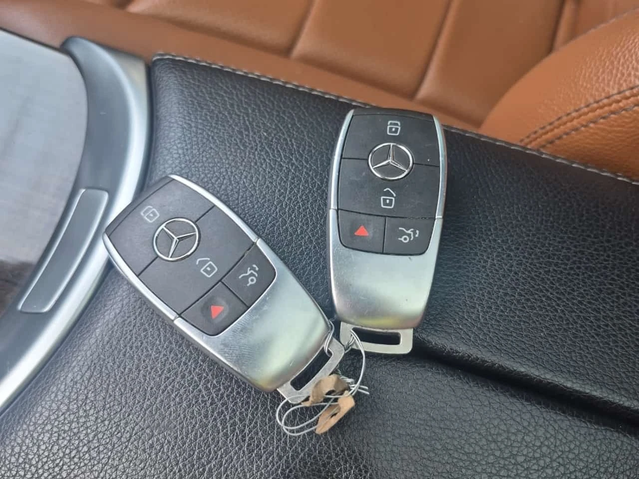 Mercedes-Benz GLC 300 CARFAX, снимка 14 - Автомобили и джипове - 55737085