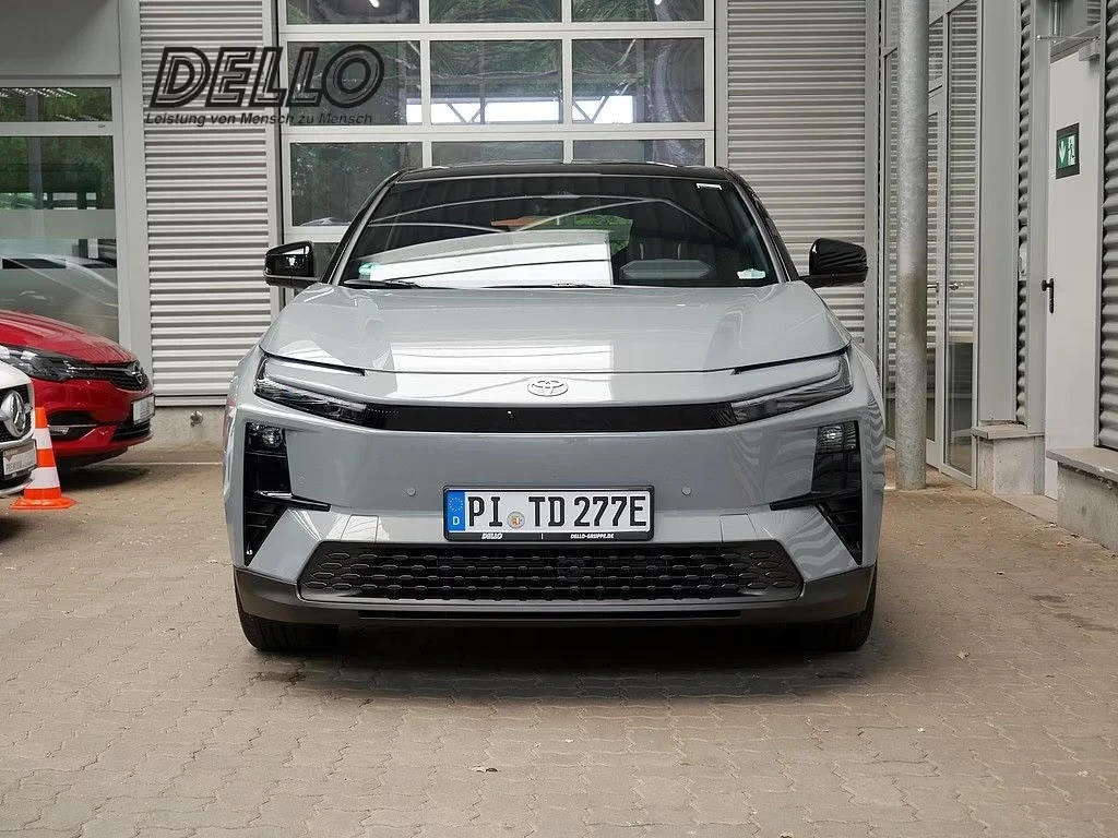 Toyota C-HR + Lounge AWD Navi 360 Kamera LED Carplay, снимка 2 - Автомобили и джипове - 56231185