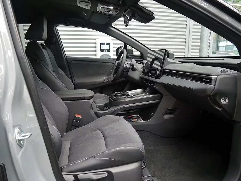 Toyota C-HR + Lounge AWD Navi 360 Kamera LED Carplay, снимка 9 - Автомобили и джипове - 56231185
