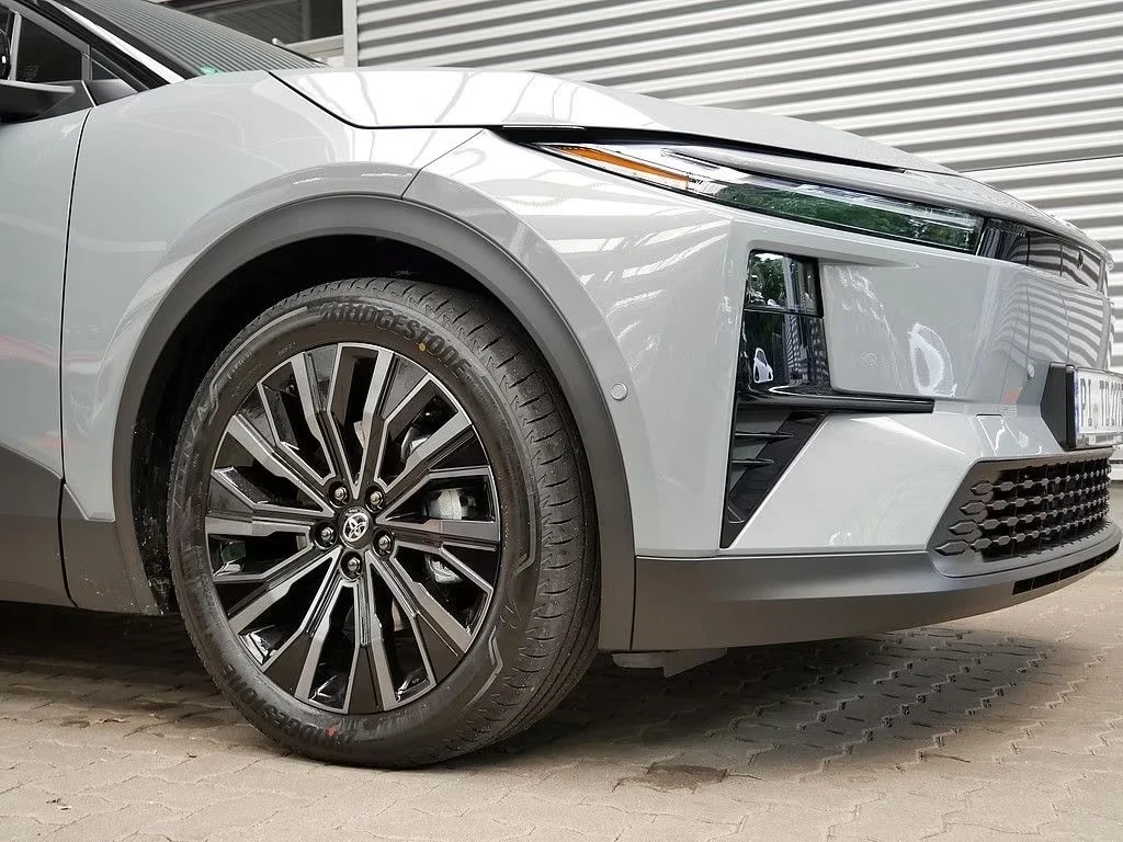 Toyota C-HR + Lounge AWD Navi 360 Kamera LED Carplay, снимка 5 - Автомобили и джипове - 56231185
