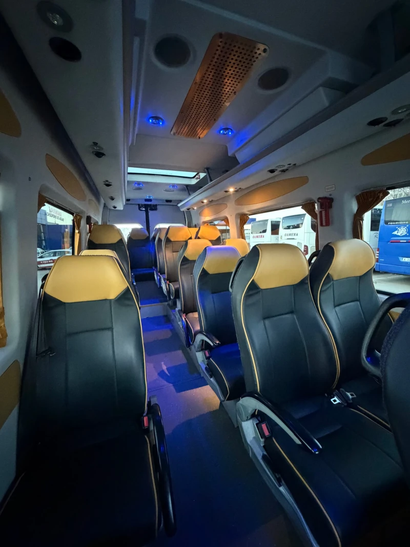 VW Crafter 2.5 TDI 163кс 22 местен!!, снимка 11 - Бусове и автобуси - 53527962