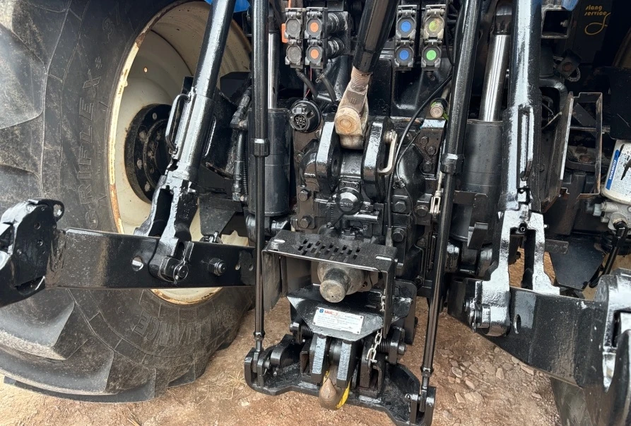 Трактор New Holland T7, снимка 9 - Селскостопанска техника - 55017588