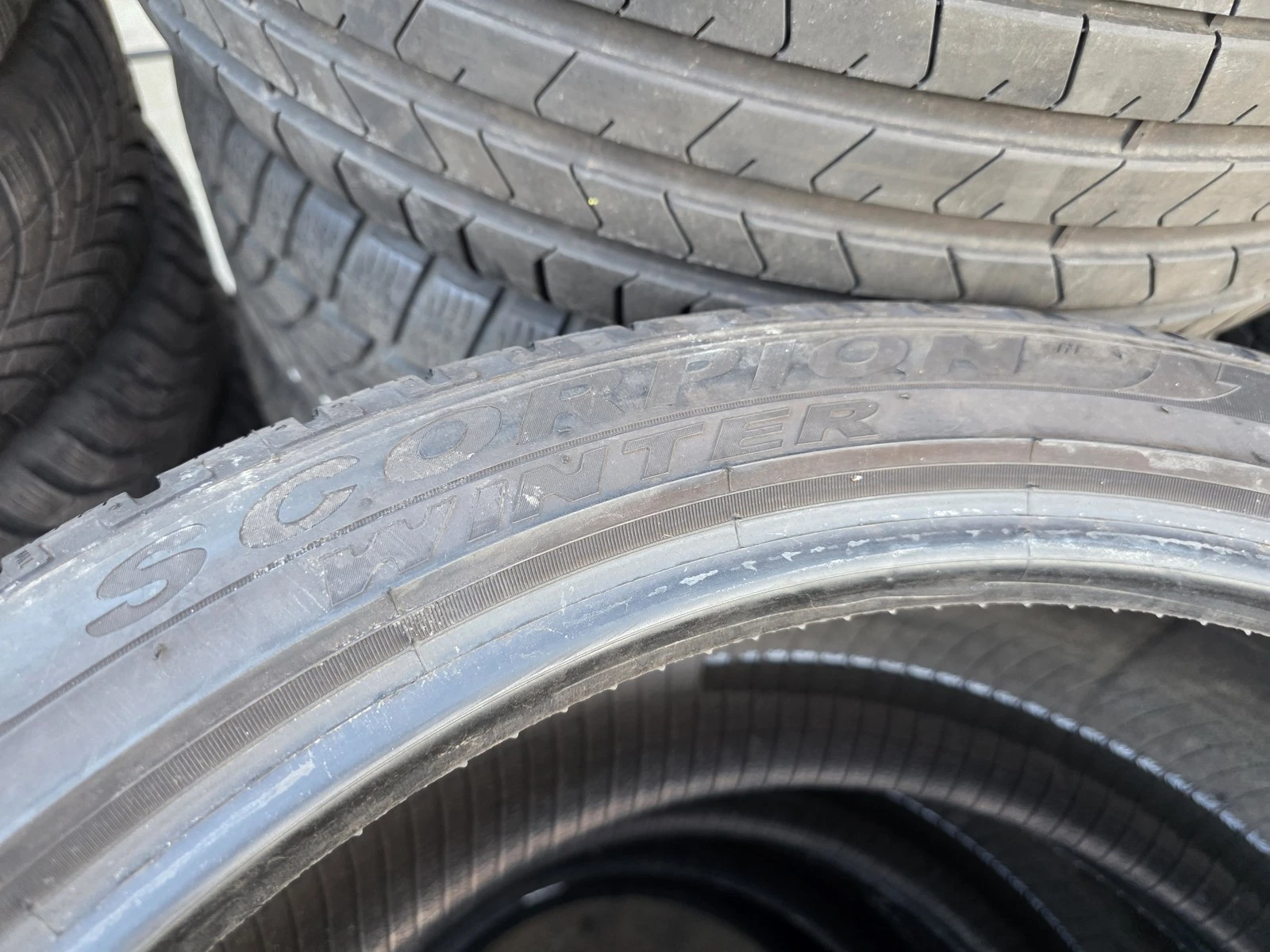Гуми Зимни 255/40R21, снимка 11 - Гуми и джанти - 56664405