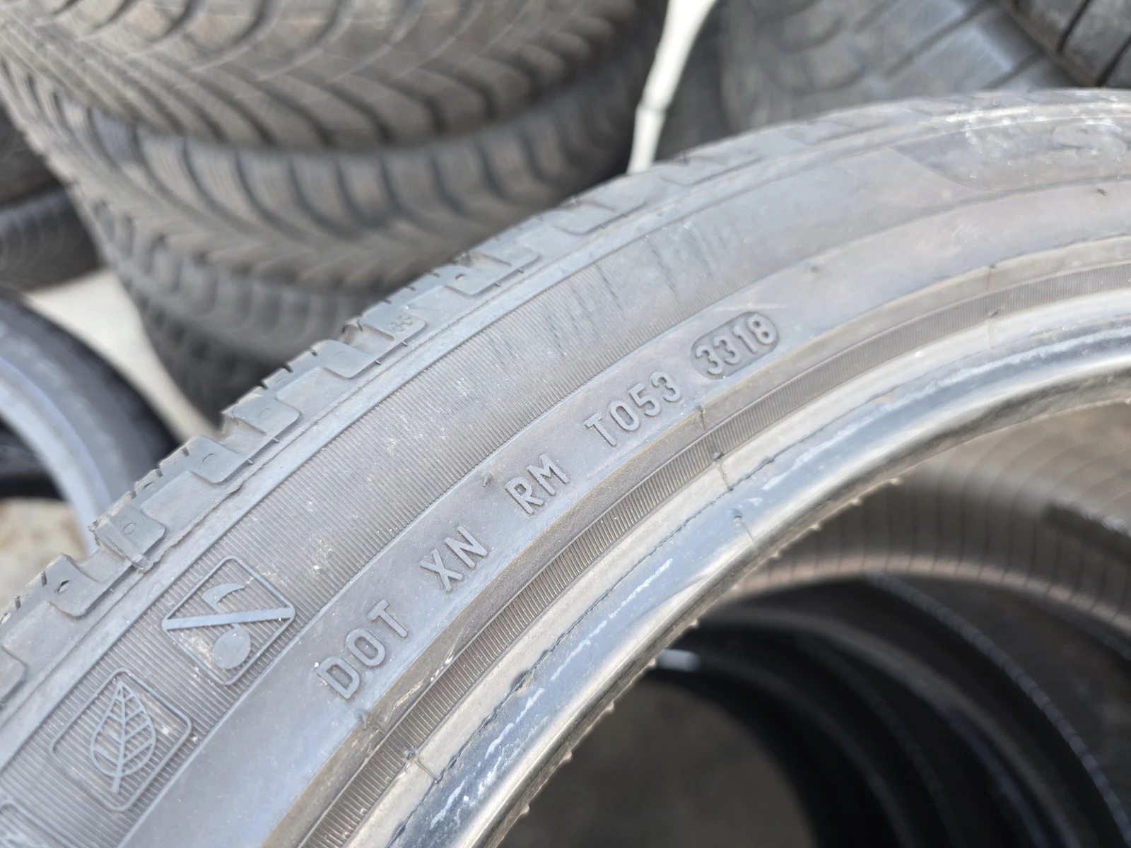 Гуми Зимни 255/40R21, снимка 10 - Гуми и джанти - 56664405