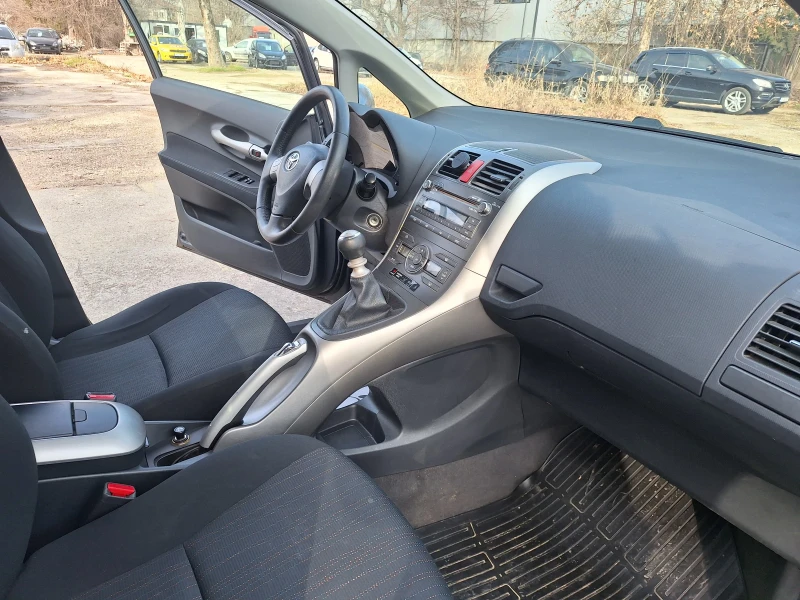 Toyota Auris Бензин-перфектен 6ск., снимка 7 - Автомобили и джипове - 49130632