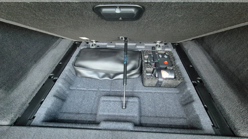 BMW 530 3.0dMild Hybrid, снимка 16 - Автомобили и джипове - 52252750