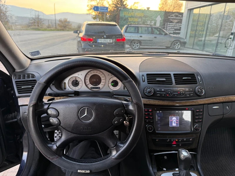 Mercedes-Benz E 320, снимка 12 - Автомобили и джипове - 52433313