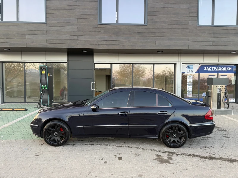 Mercedes-Benz E 320, снимка 3 - Автомобили и джипове - 52433313