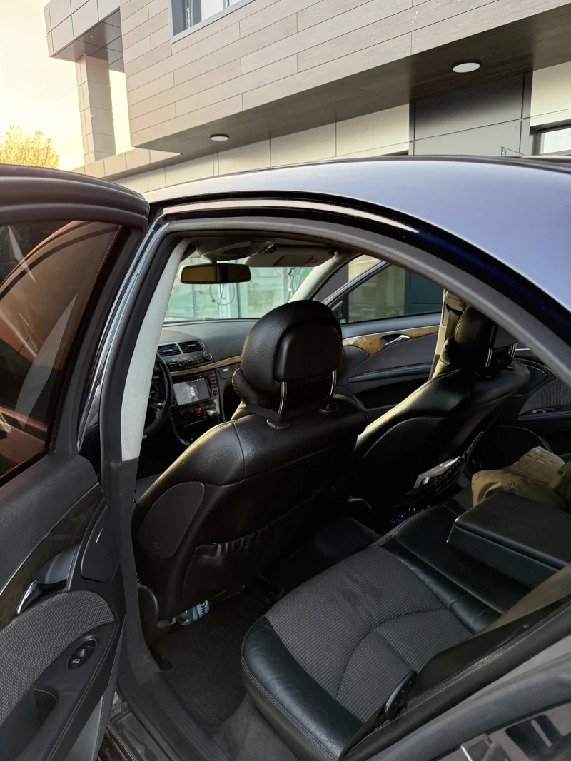 Mercedes-Benz E 320, снимка 14 - Автомобили и джипове - 52433313