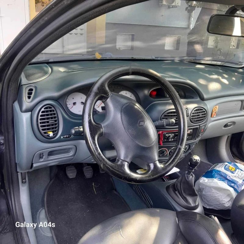 Renault Megane, снимка 6 - Автомобили и джипове - 52732185