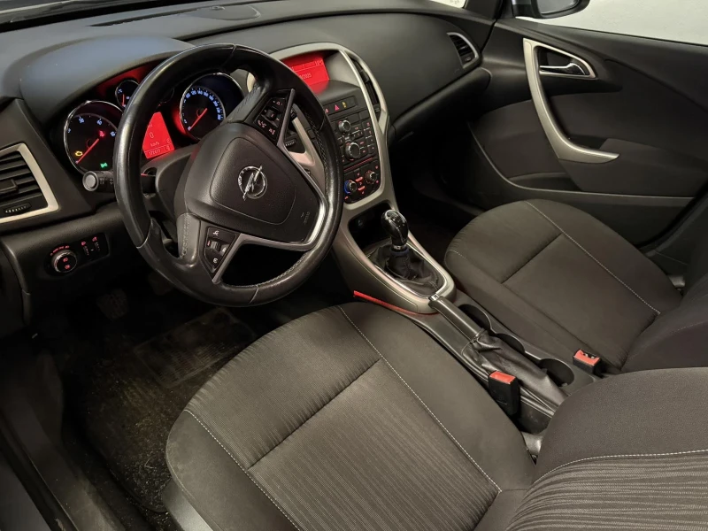 Opel Astra 1, 7 CDTI, снимка 6 - Автомобили и джипове - 52865278