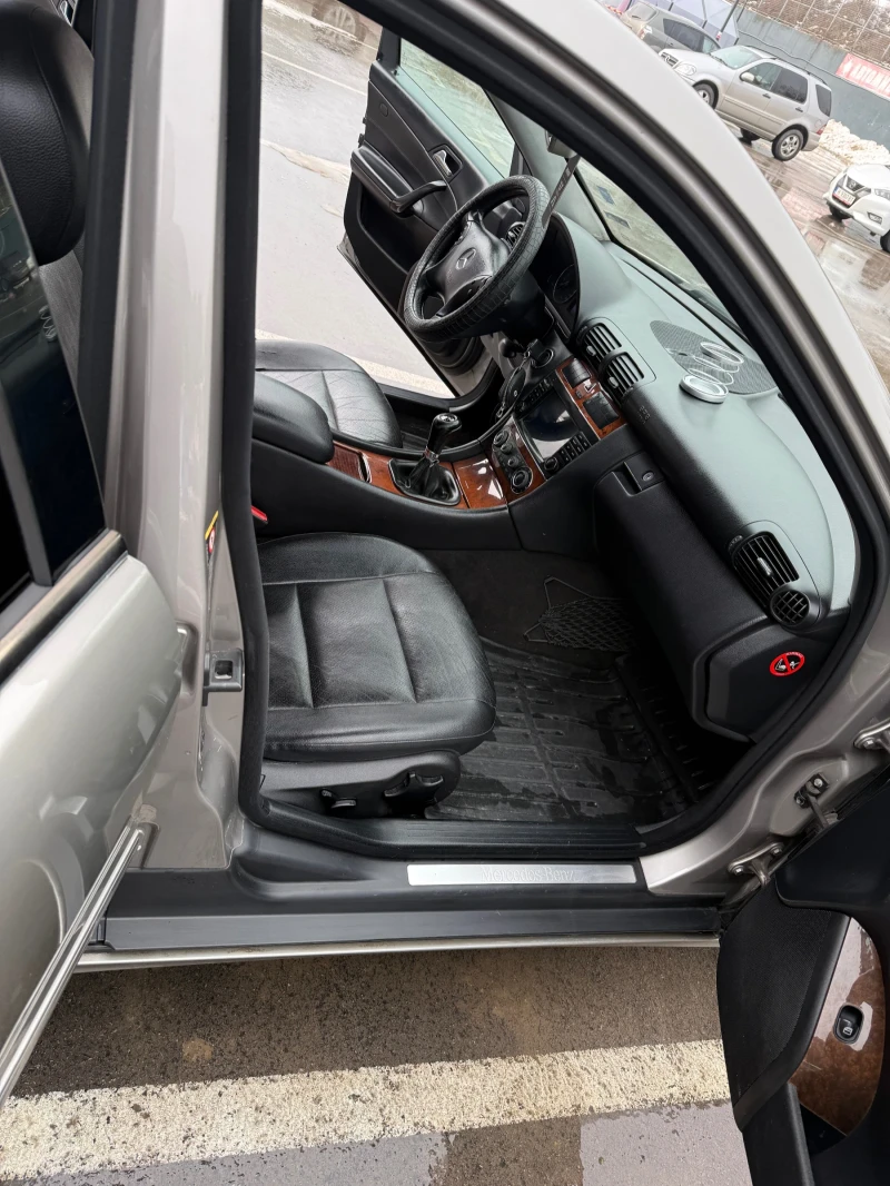 Mercedes-Benz C 220, снимка 9 - Автомобили и джипове - 53567180