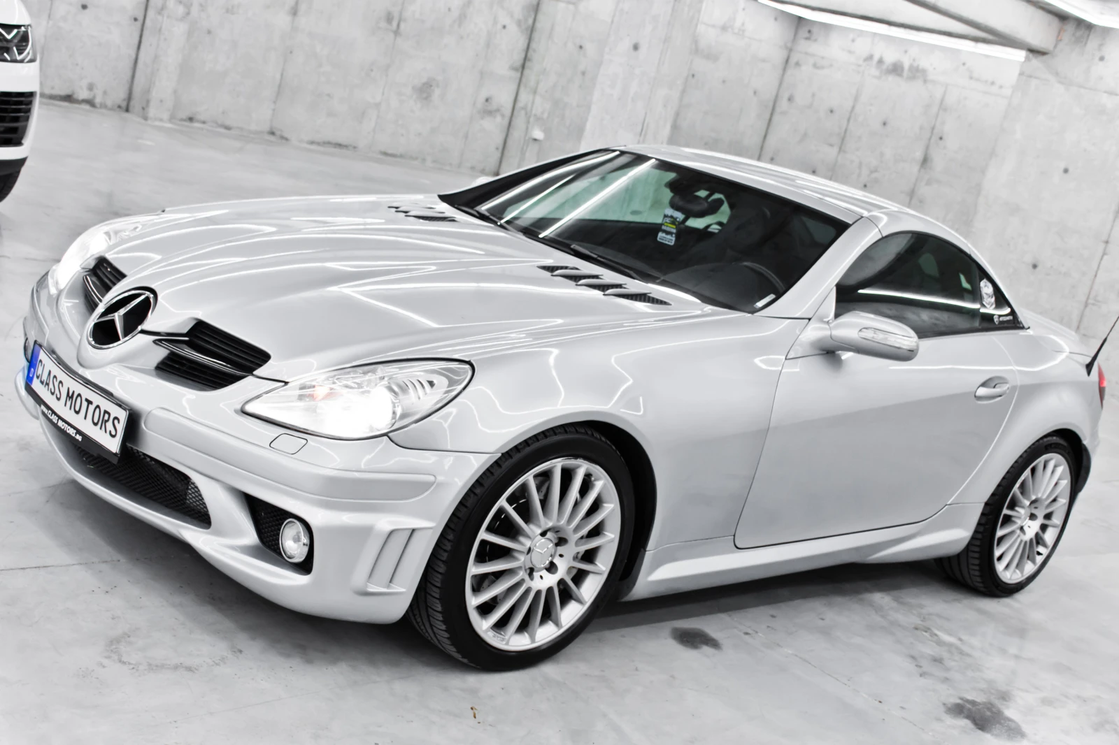 Mercedes-Benz SLK 55 AMG V8 - изображение 2