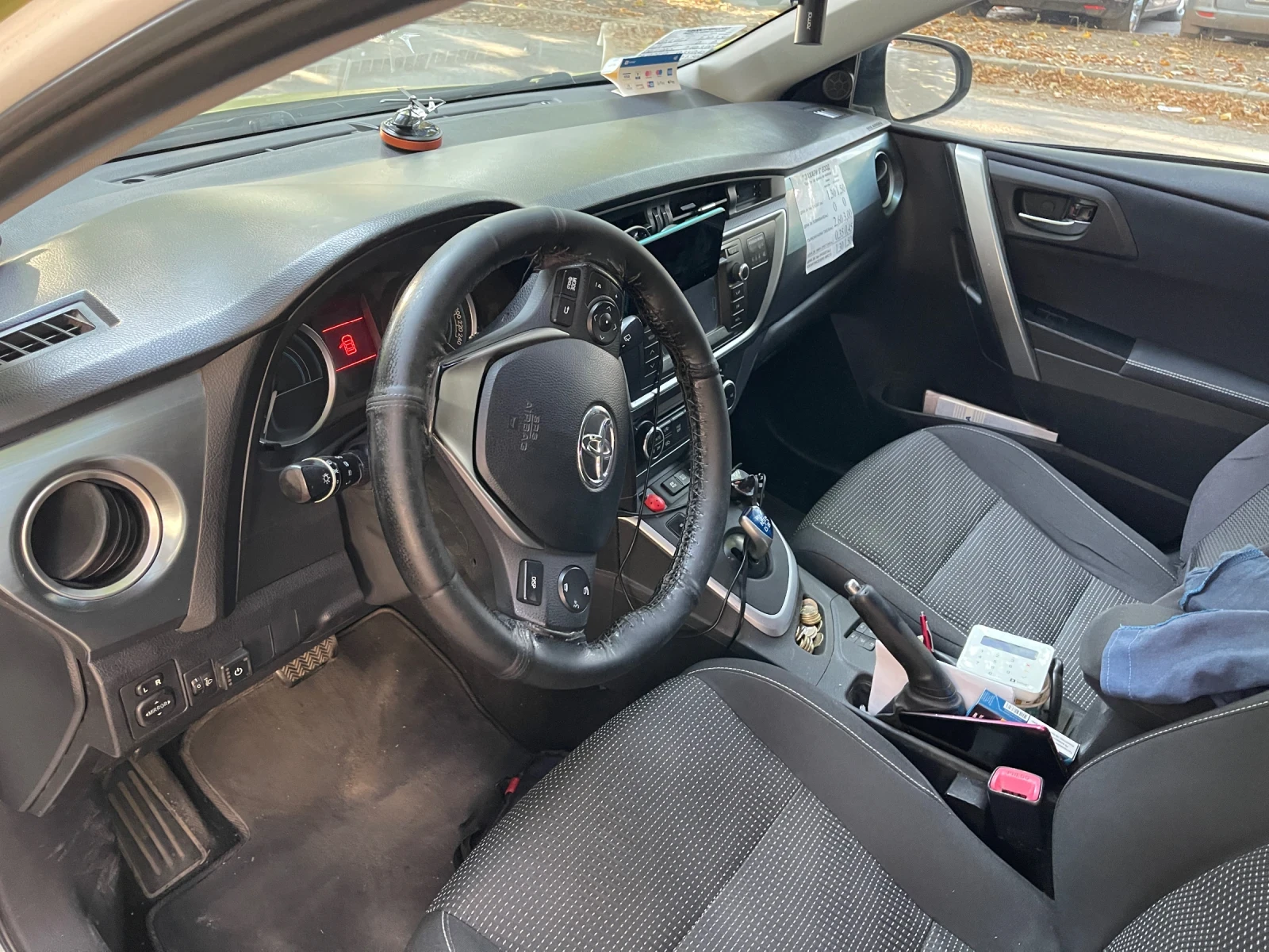 Toyota Auris 1, 8 hybrid - изображение 8