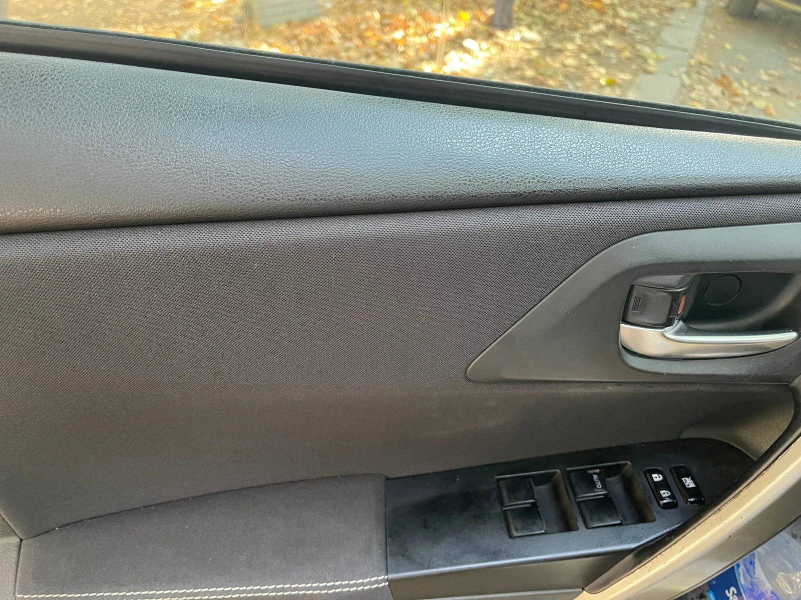 Toyota Auris 1, 8 hybrid - изображение 10