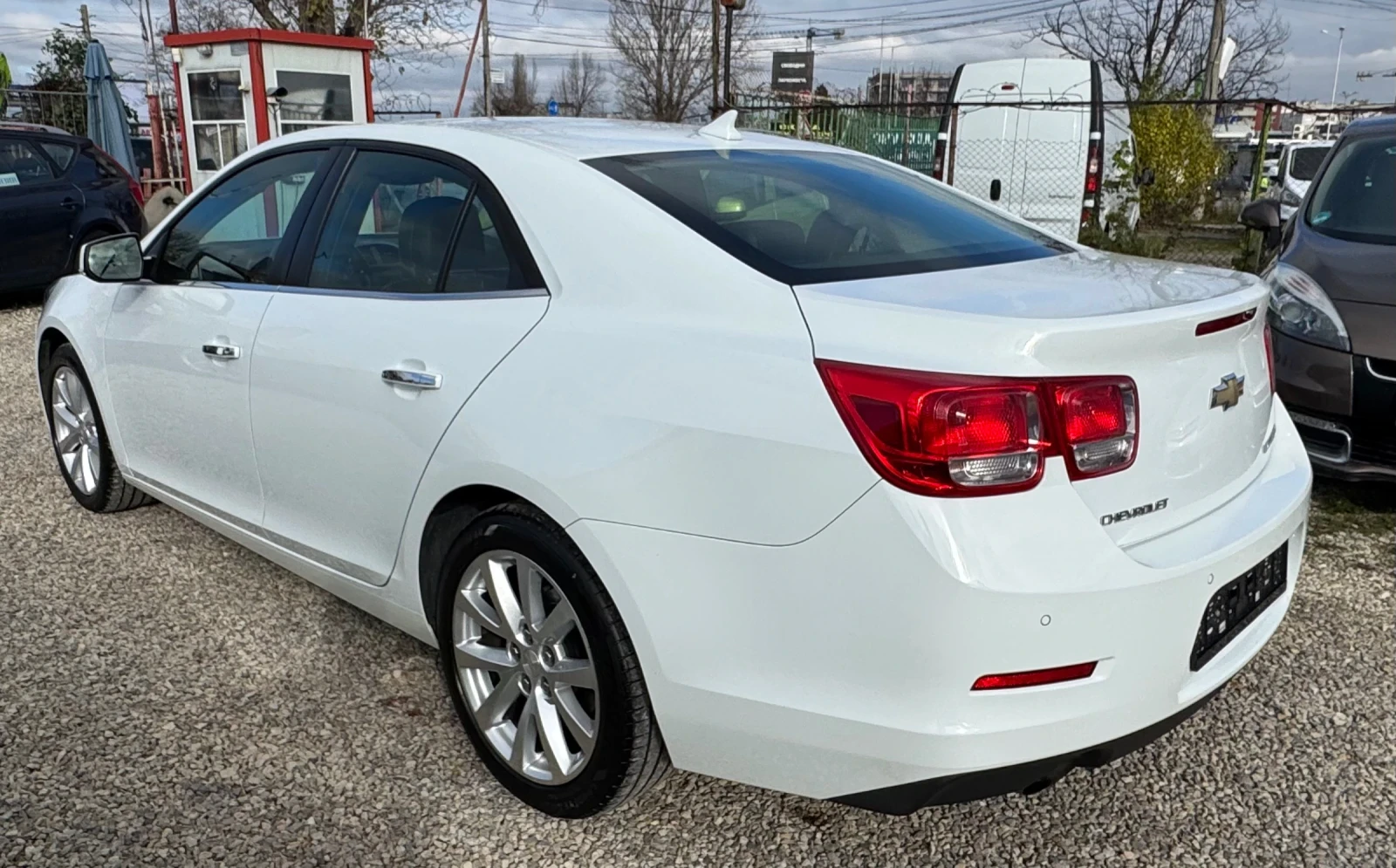 Chevrolet Malibu Изключително запазен автомобил! - изображение 4