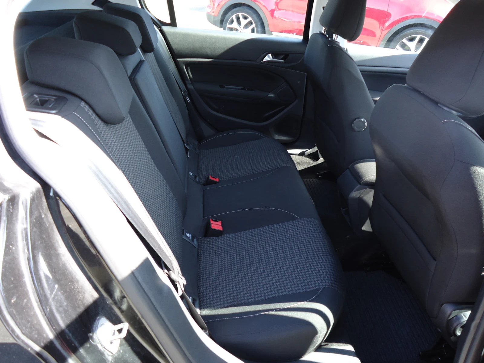 Peugeot 308 1.5 BlueHDI АВТОМАТИК, снимка 11 - Автомобили и джипове - 53805279