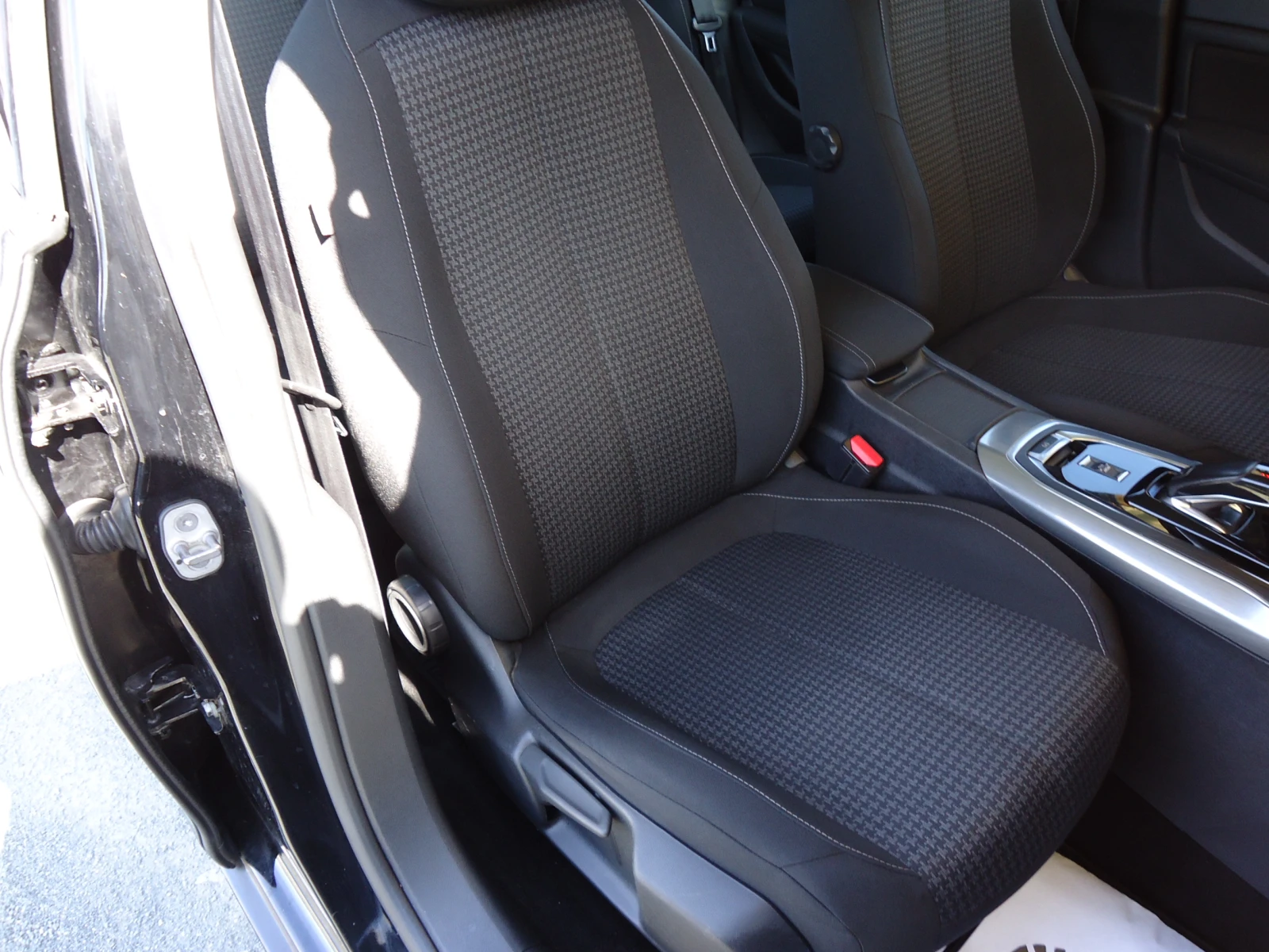 Peugeot 308 1.5 BlueHDI АВТОМАТИК, снимка 13 - Автомобили и джипове - 53805279