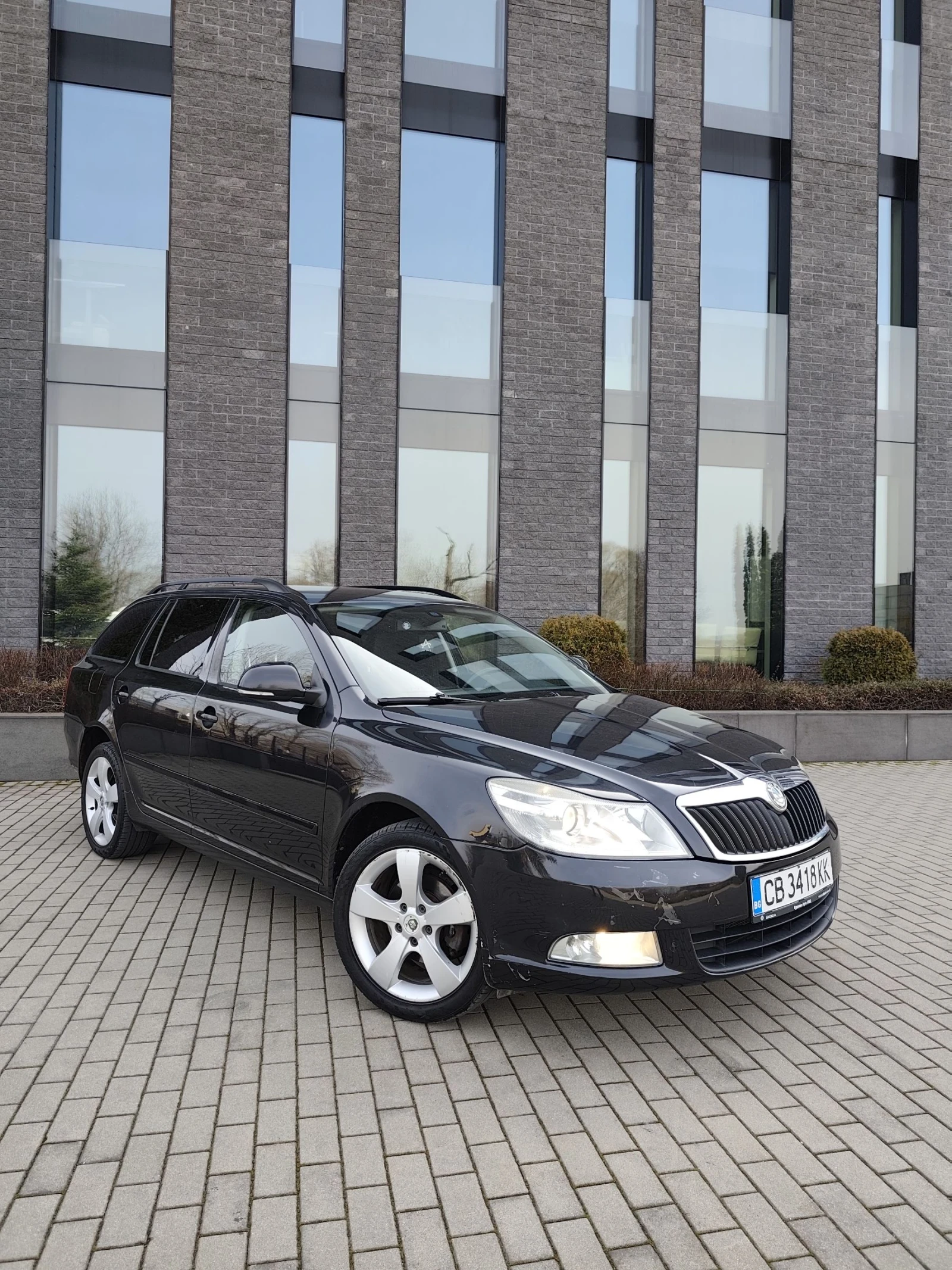 Skoda Octavia 1.6TDI DSG 2011г , снимка 2 - Автомобили и джипове - 53980653