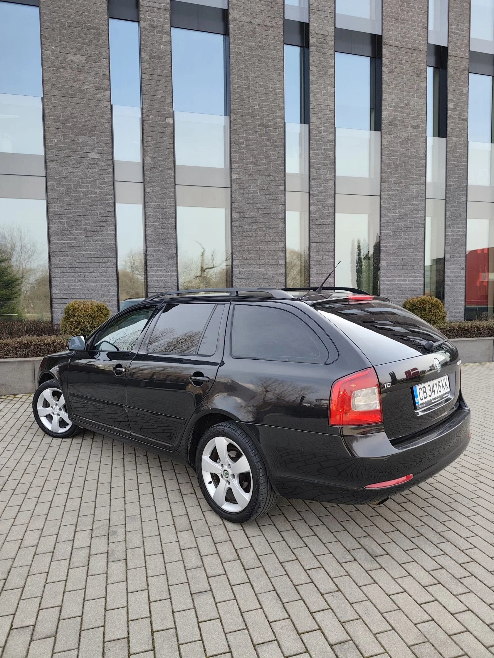 Skoda Octavia 1.6TDI DSG 2011г , снимка 6 - Автомобили и джипове - 53980653