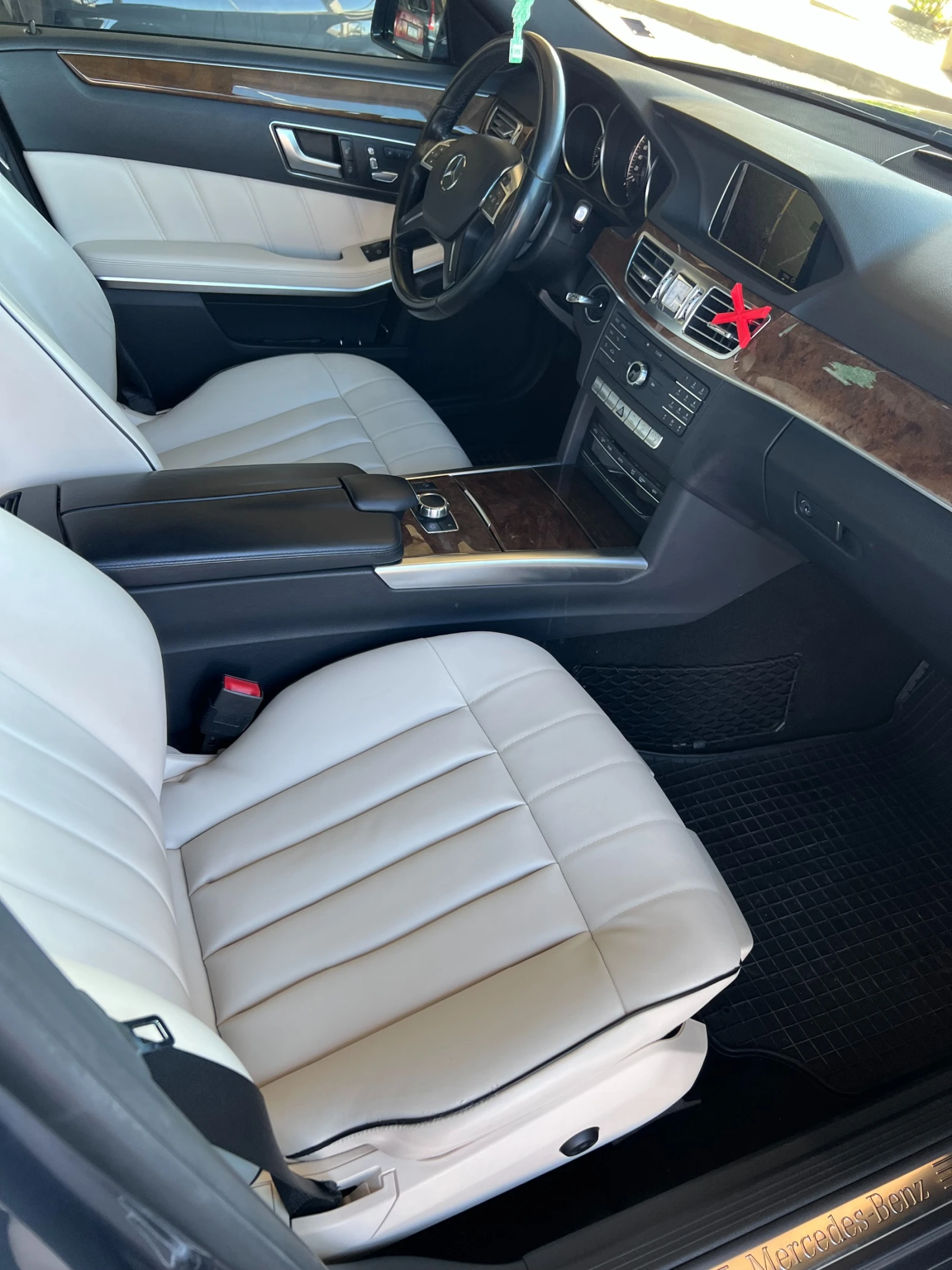 Mercedes-Benz E 400 Реални км !!!, снимка 10 - Автомобили и джипове - 54251877