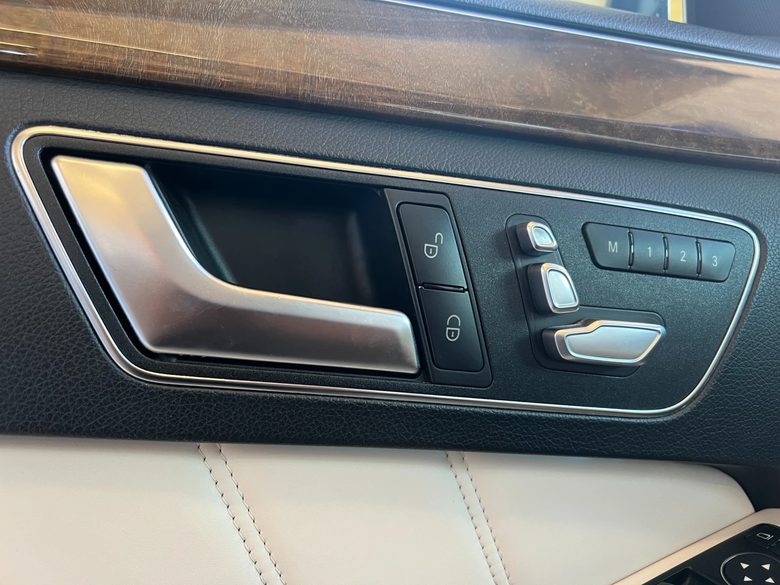 Mercedes-Benz E 400 Реални км !!!, снимка 12 - Автомобили и джипове - 54251877