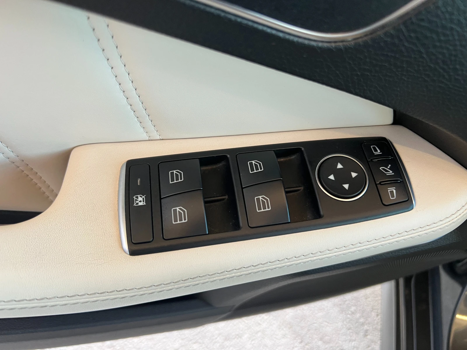 Mercedes-Benz E 400 Реални км !!!, снимка 14 - Автомобили и джипове - 54251877