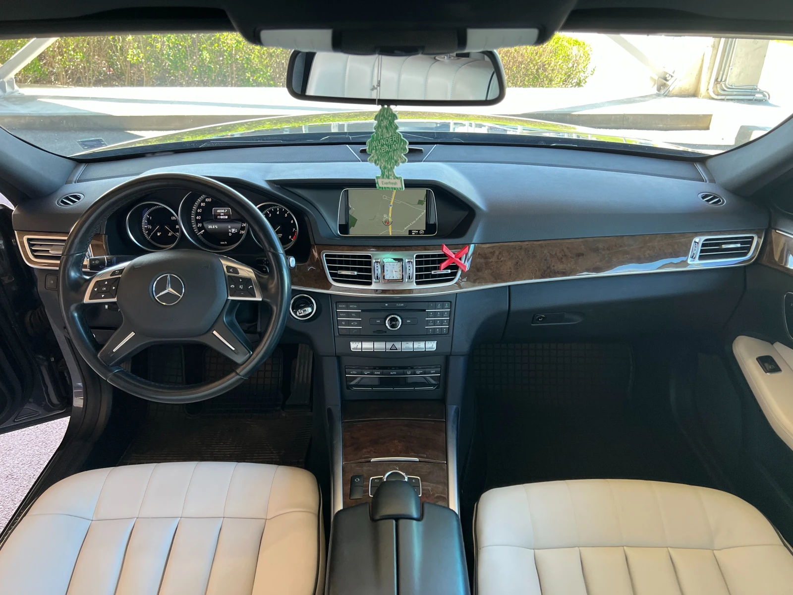 Mercedes-Benz E 400 Реални км !!!, снимка 8 - Автомобили и джипове - 54251877