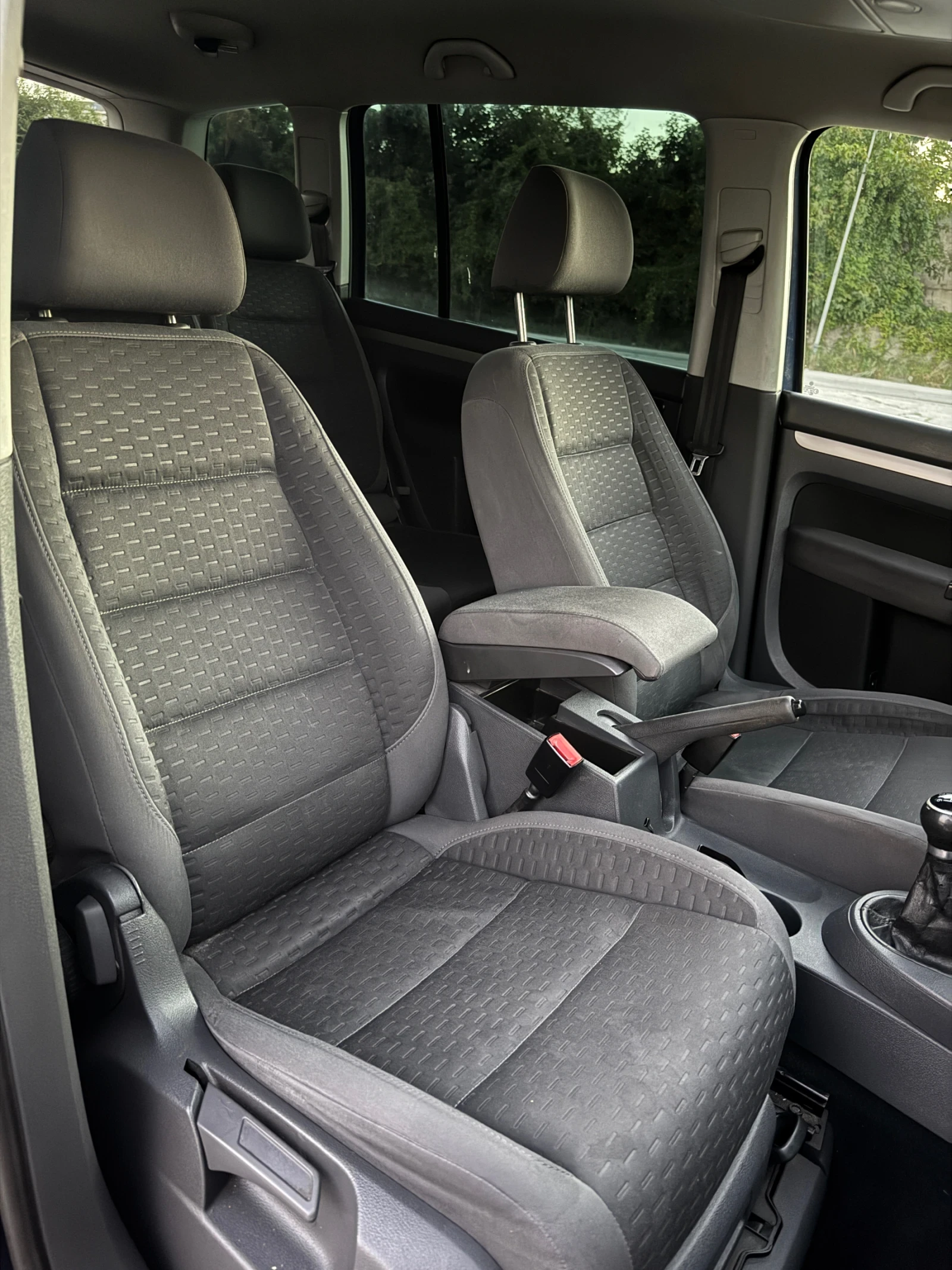 VW Touran, снимка 6 - Автомобили и джипове - 56153879