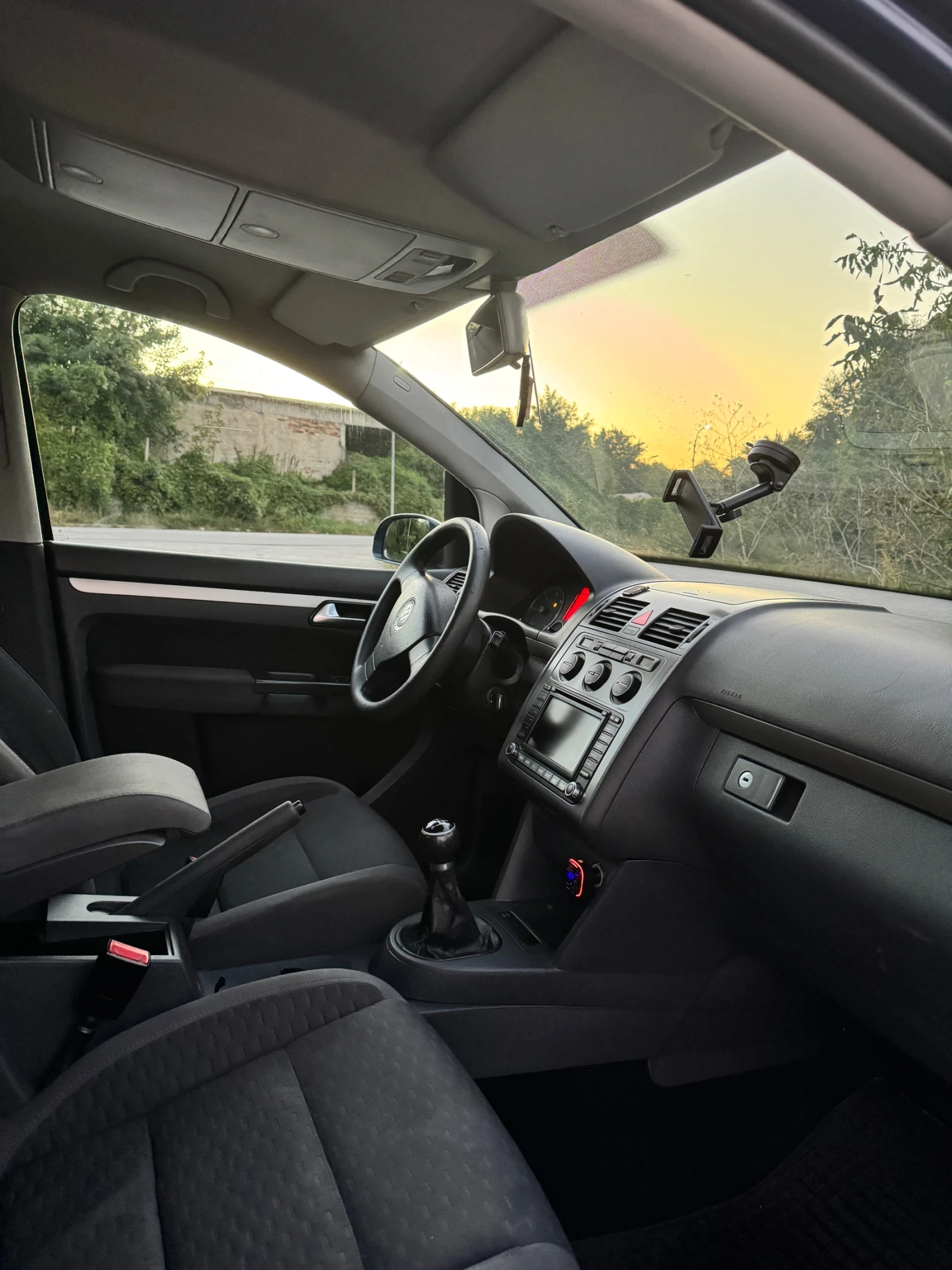 VW Touran, снимка 5 - Автомобили и джипове - 56153879