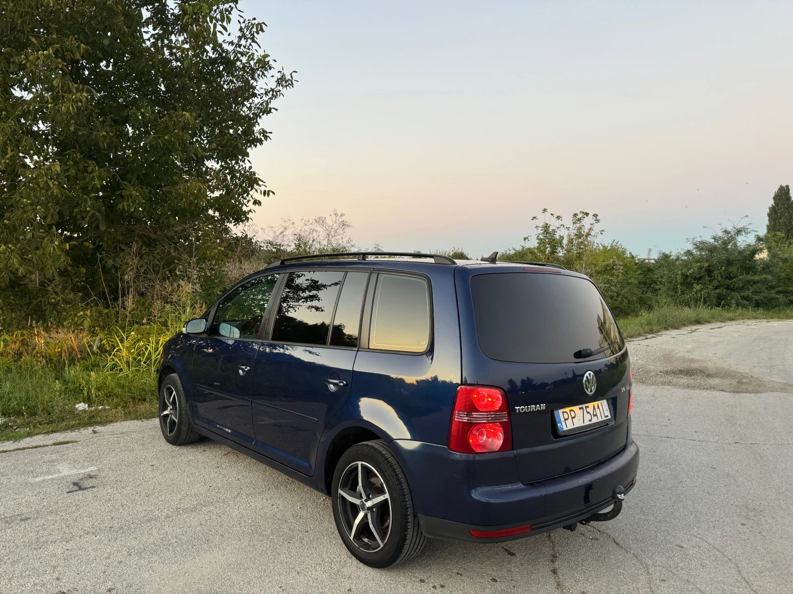 VW Touran, снимка 3 - Автомобили и джипове - 56153879