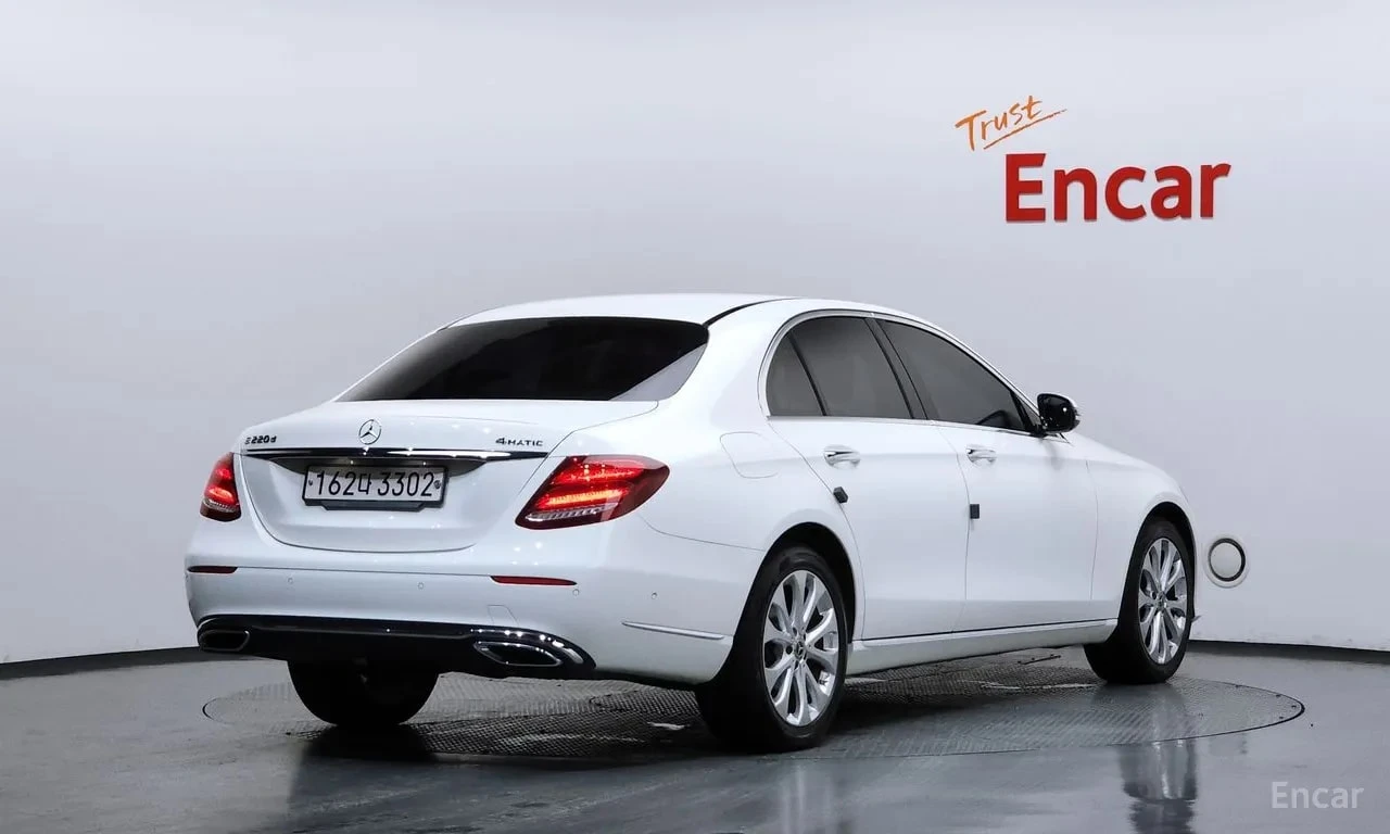Mercedes-Benz E 220 * E220d 4MATIC Exclusive * ЦЕНА ДО БГ, снимка 2 - Автомобили и джипове - 55980834