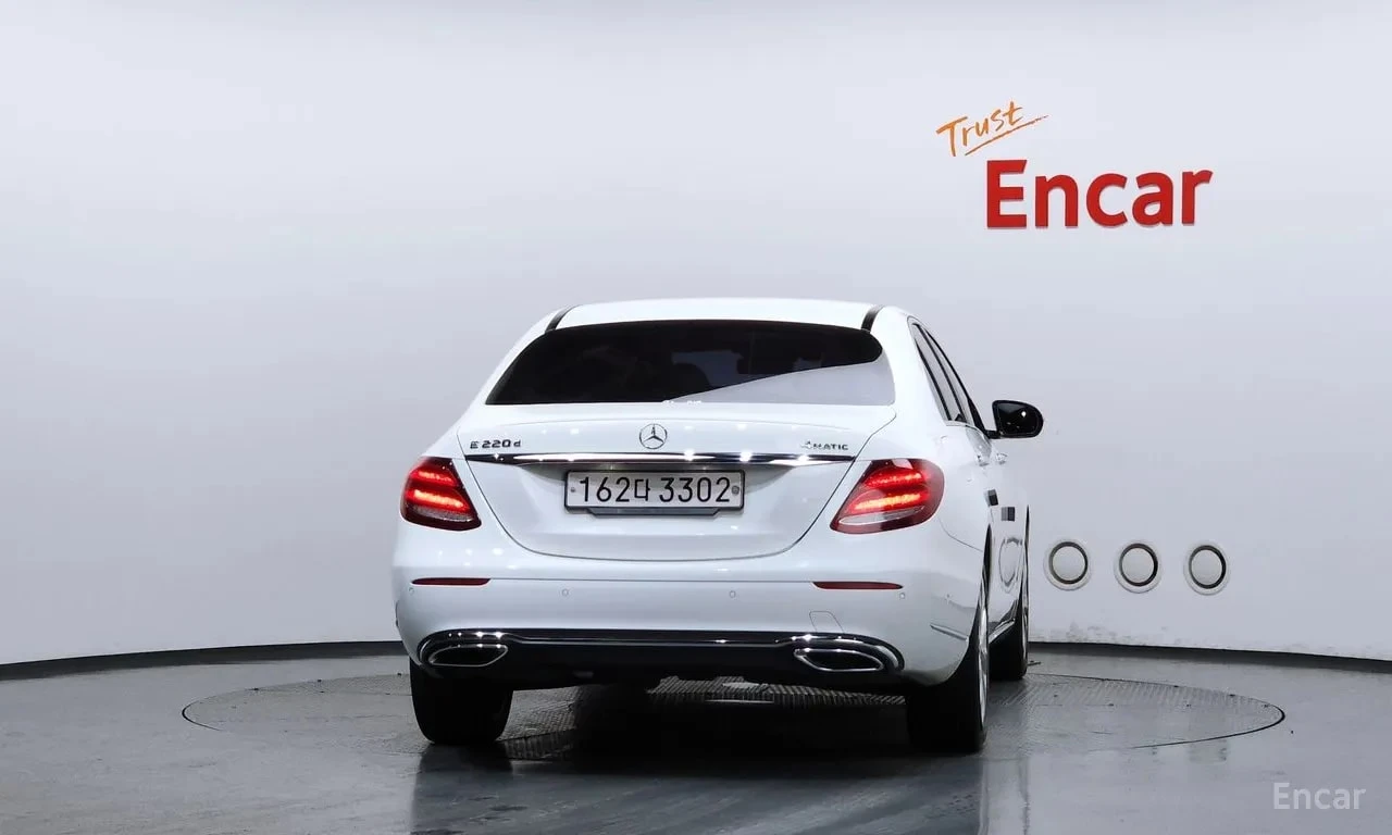 Mercedes-Benz E 220 * E220d 4MATIC Exclusive * ЦЕНА ДО БГ, снимка 4 - Автомобили и джипове - 55980834