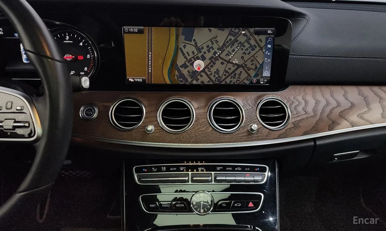Mercedes-Benz E 220 * E220d 4MATIC Exclusive * ЦЕНА ДО БГ, снимка 12 - Автомобили и джипове - 55980834