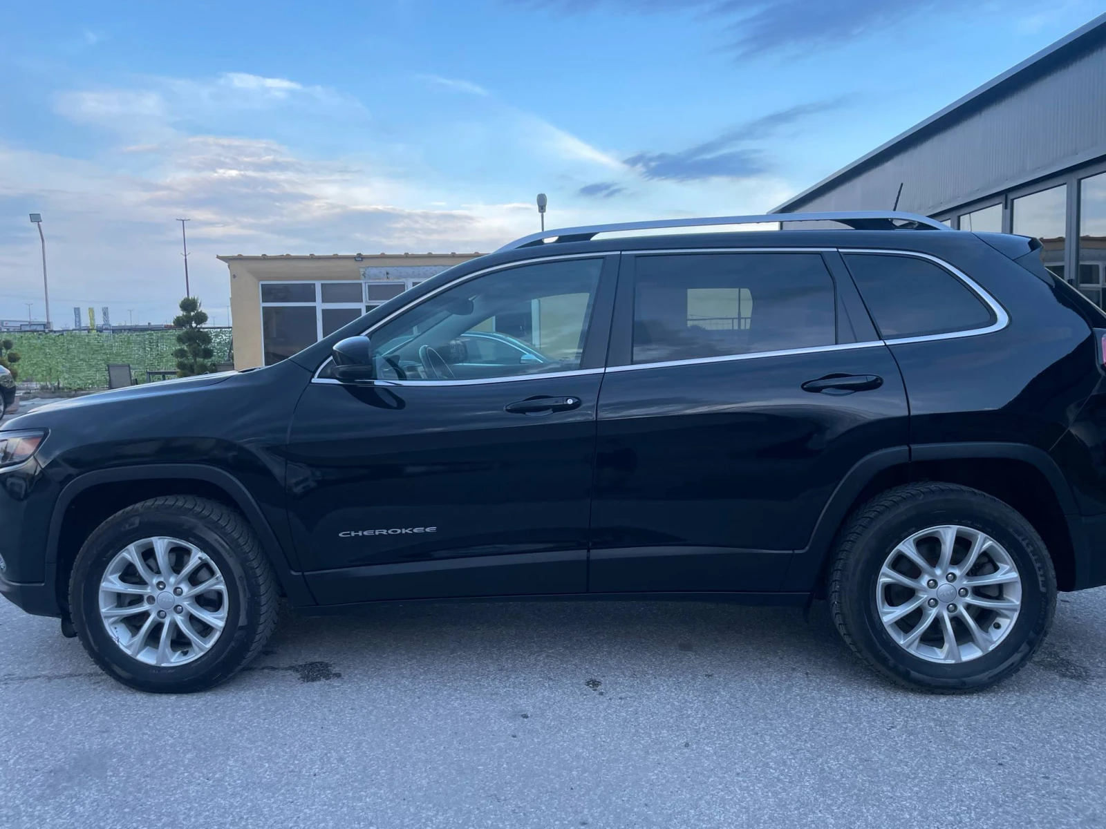 Jeep Cherokee 2.4 i - изображение 2