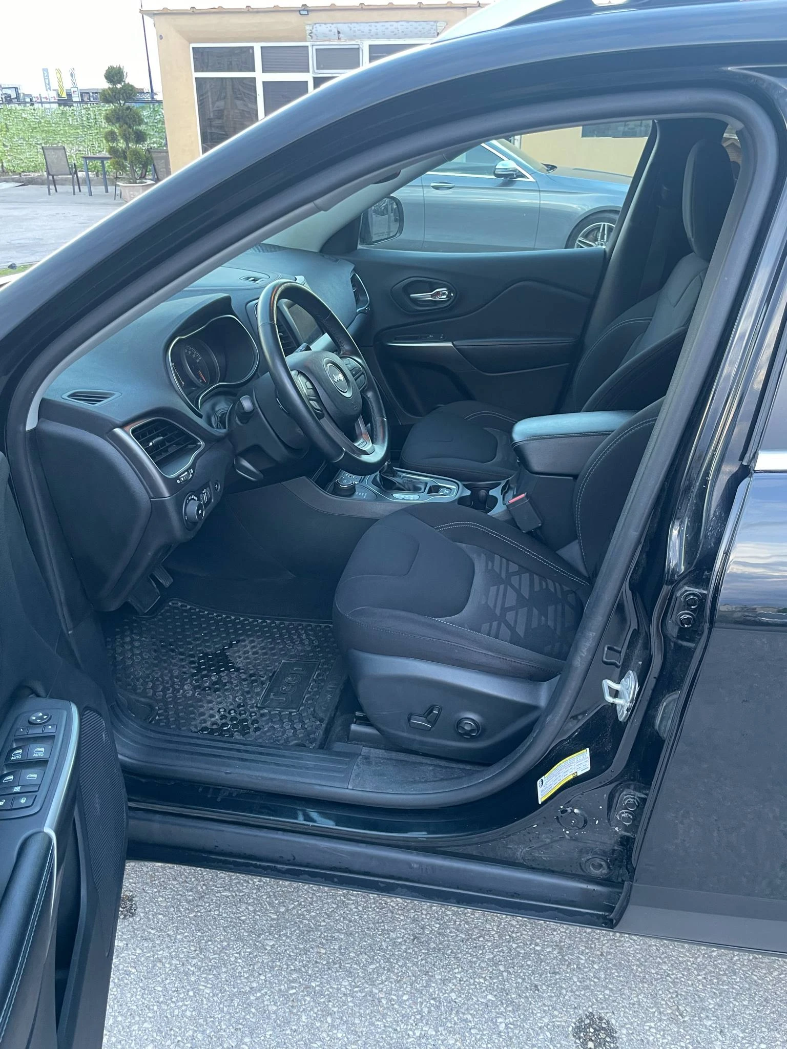 Jeep Cherokee 2.4 i - изображение 9