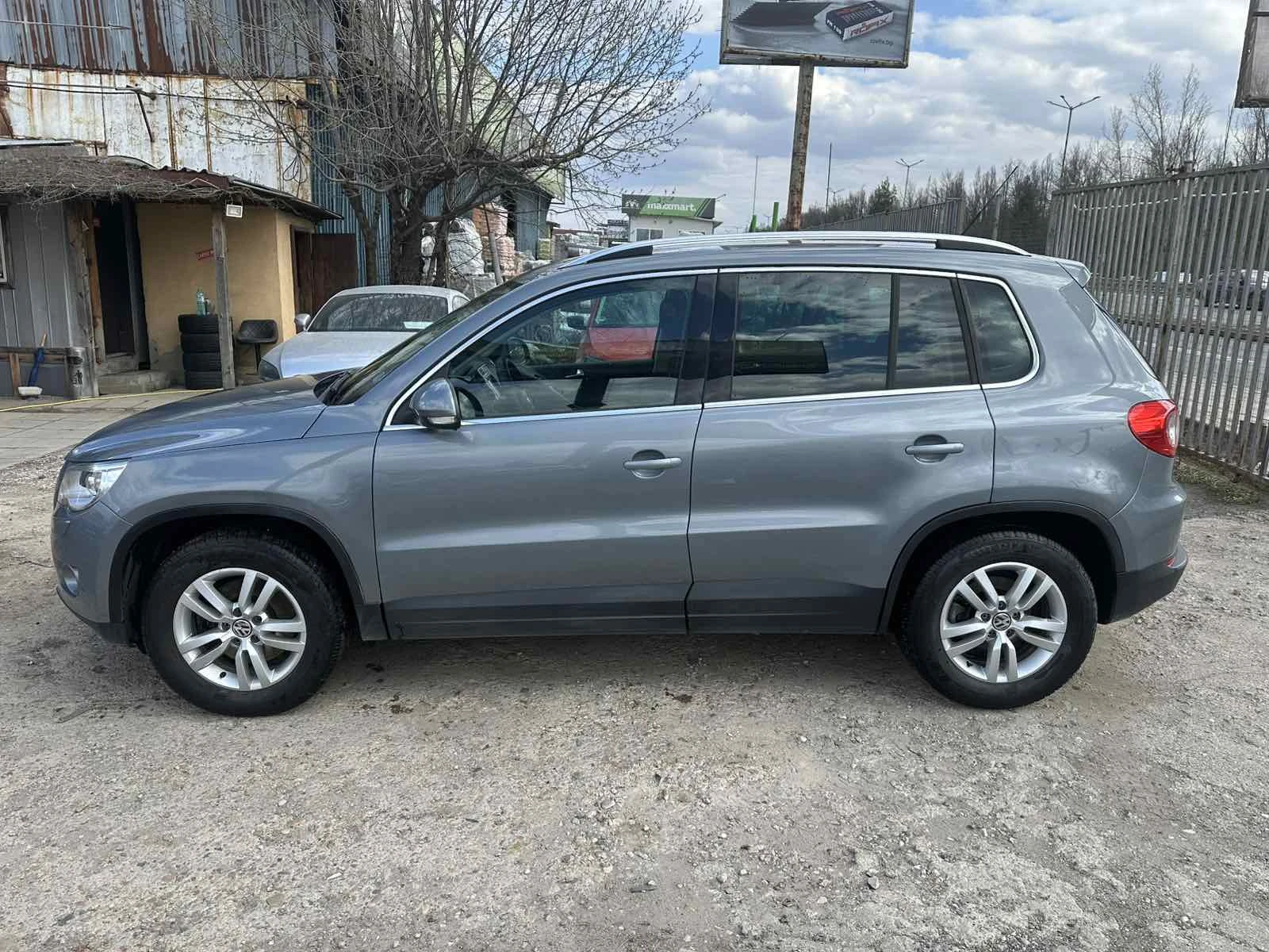 VW Tiguan 2.0TDI 4Motion Oбслужен, снимка 8 - Автомобили и джипове - 53994013