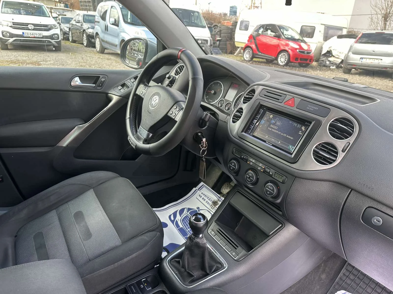 VW Tiguan 2.0TDI 4Motion Oбслужен, снимка 15 - Автомобили и джипове - 53994013