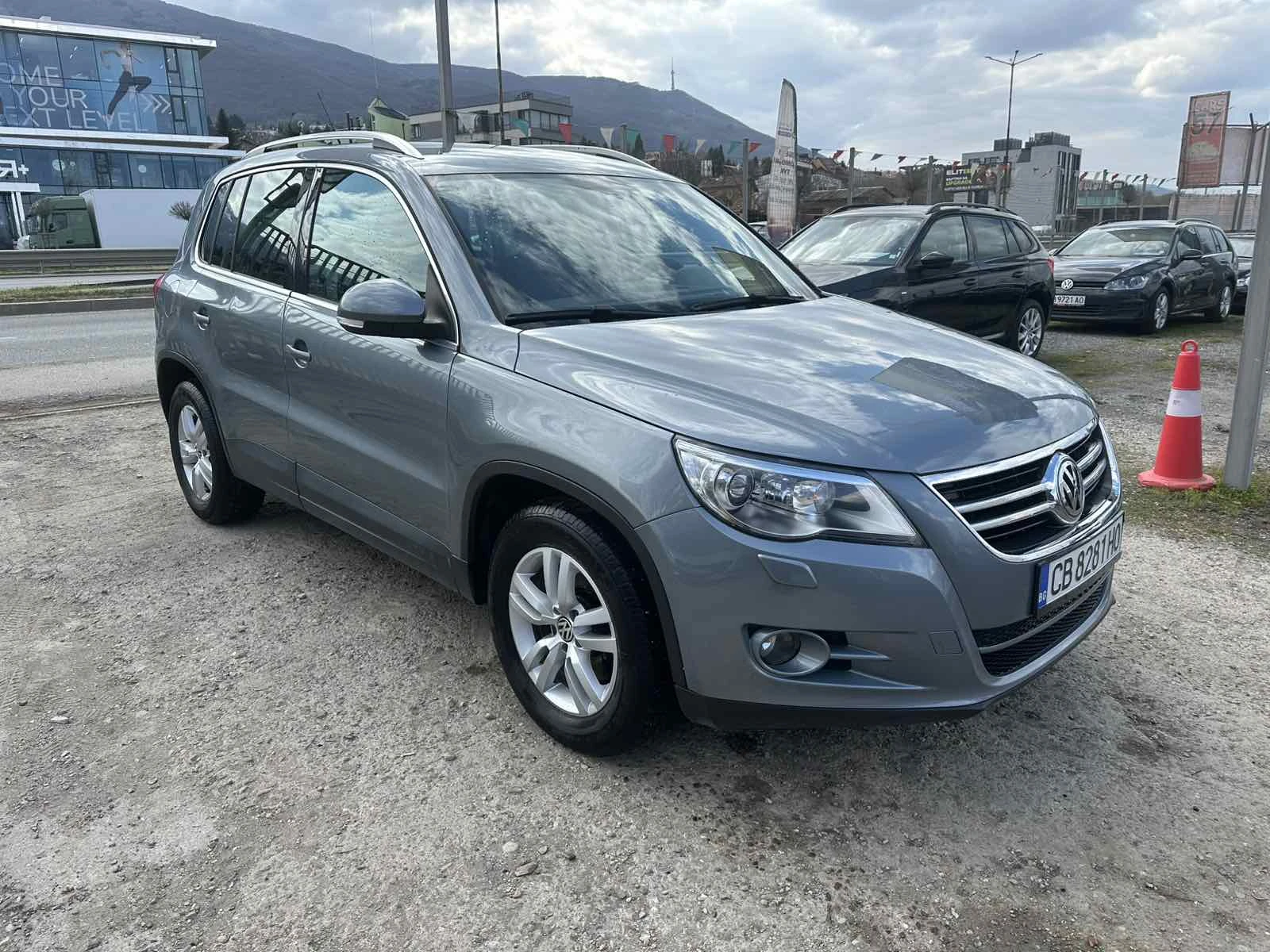 VW Tiguan 2.0TDI 4Motion Oбслужен, снимка 2 - Автомобили и джипове - 53994013