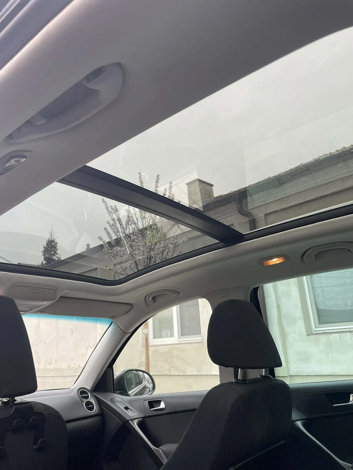 VW Tiguan, снимка 9 - Автомобили и джипове - 54009524