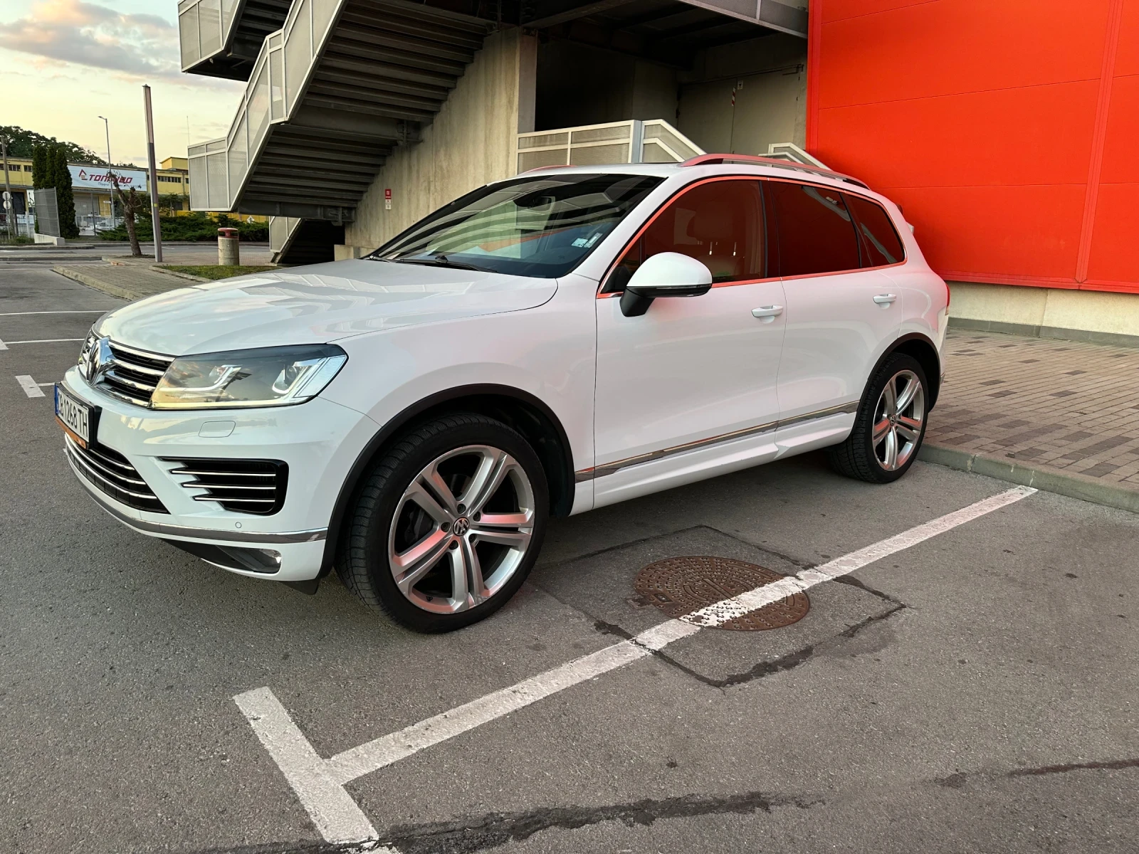 VW Touareg, снимка 3 - Автомобили и джипове - 54160434