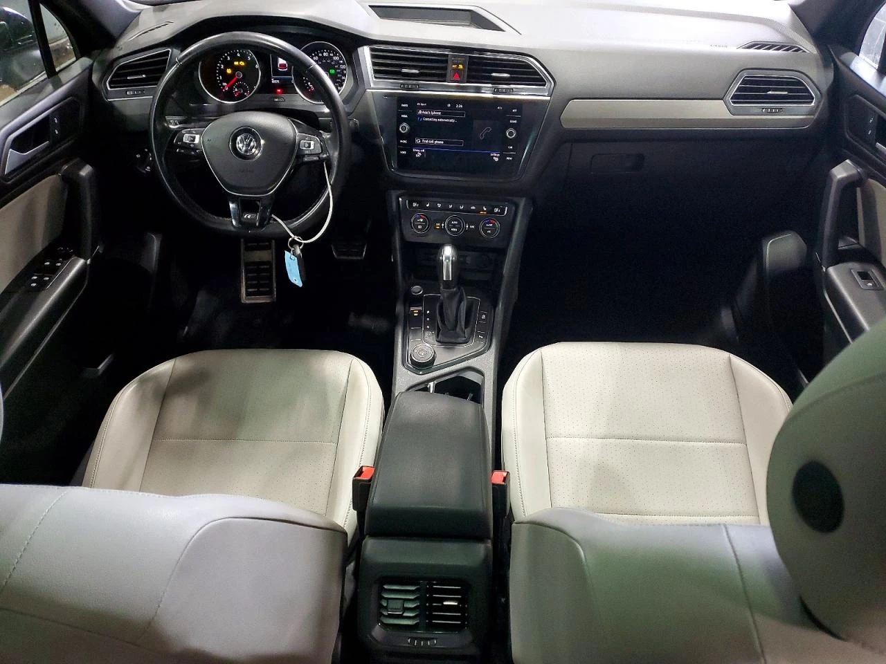 VW Tiguan 2.0l Volkswagen Se, снимка 8 - Автомобили и джипове - 54257378