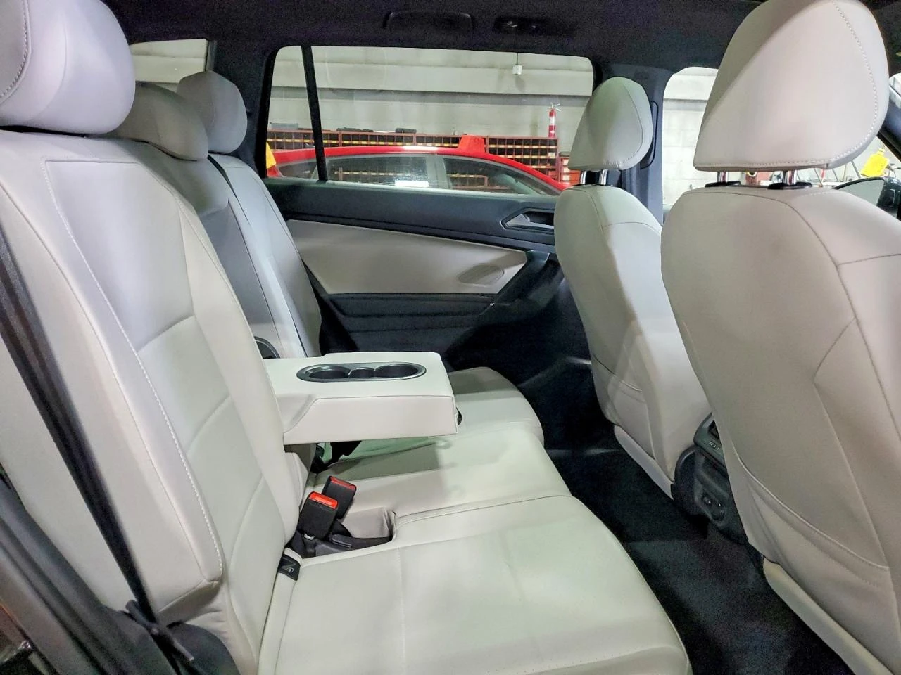 VW Tiguan 2.0l Volkswagen Se, снимка 10 - Автомобили и джипове - 54257378