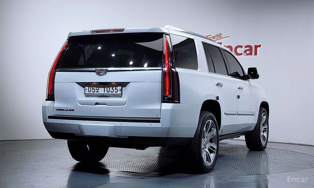 Cadillac Escalade 6.2* V8* ПОДГРЕВ* ОБДУХВАНЕ* МАСАЖ* КЕЙЛЕС* КАМЕРА, снимка 2 - Автомобили и джипове - 54823734